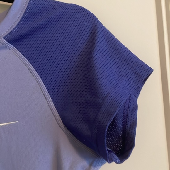 Women’s Nike Dri-Fit shirt - Picture 4 of 5